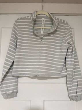 Lululemon cropped 3/4 zip terry top sz M